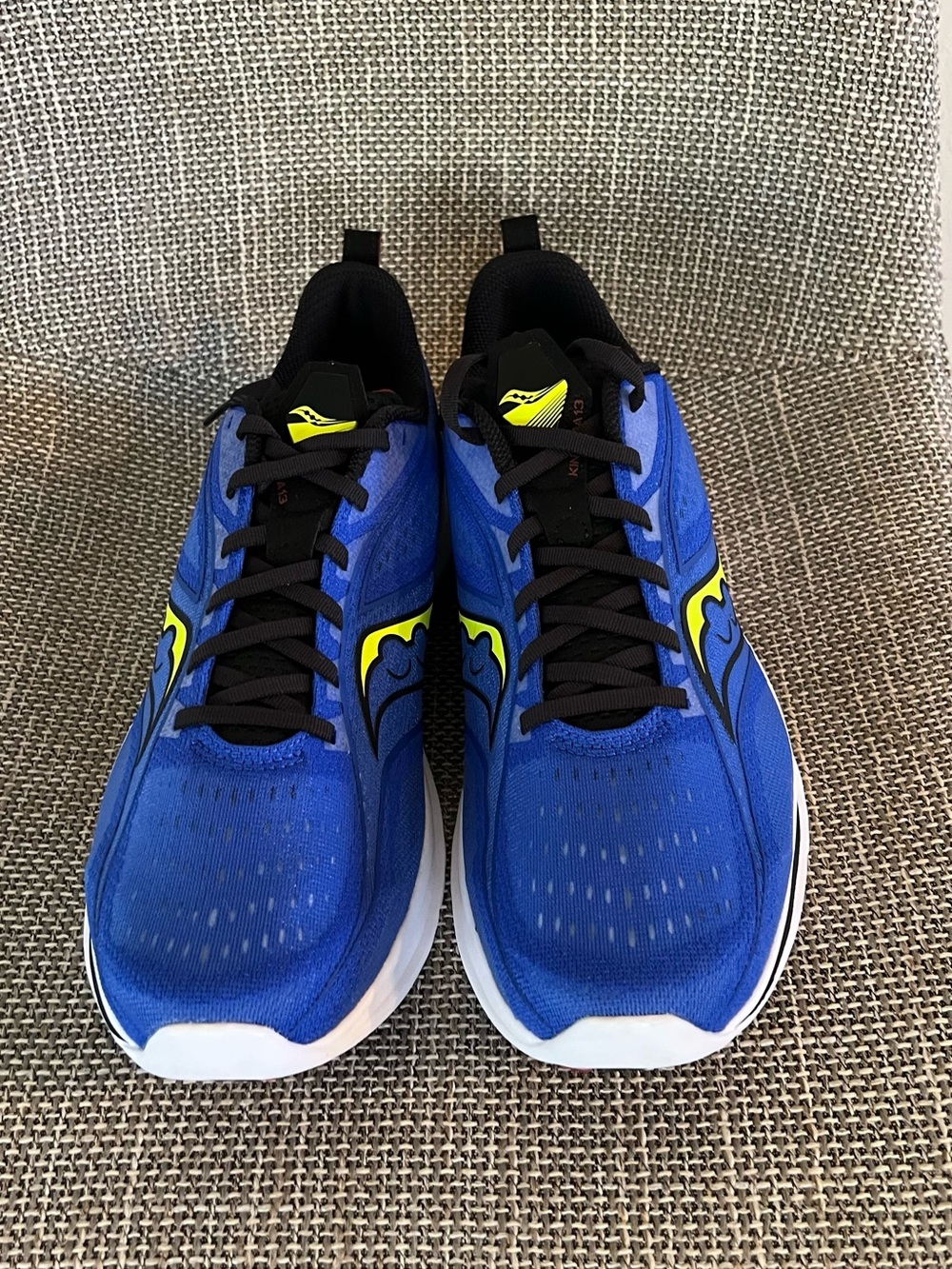 Saucony Men’s Blue Running Shoes with Yellow Accents